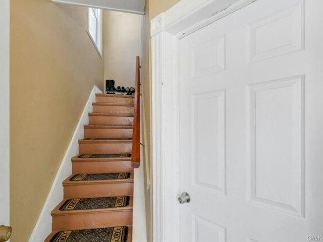 house with 3 bedroom, Valley Cottage NY ES105277839