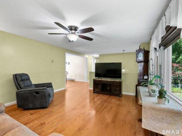 house with 3 bedroom, Voluntown CT ES105693085