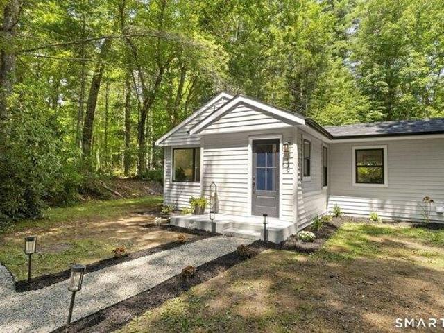 house with 3 bedroom, Voluntown CT ES105695298