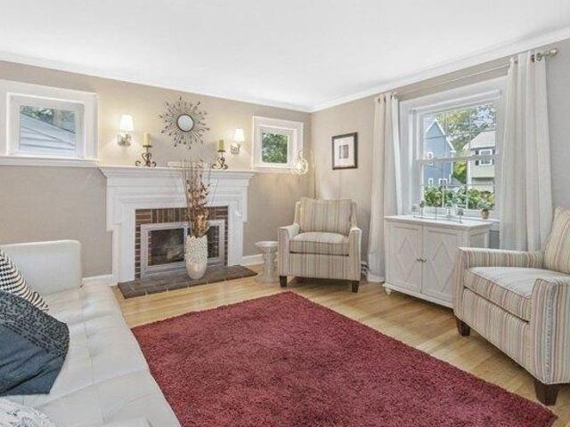 house with 3 bedroom, Waltham MA ES105383535