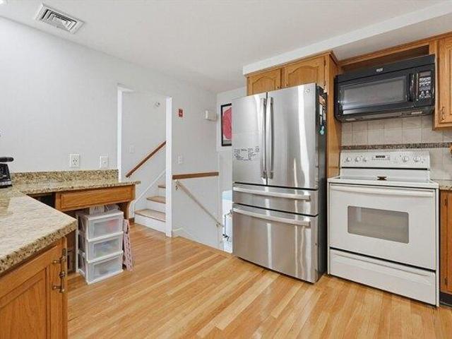house with 3 bedroom, Waltham MA ES105438680