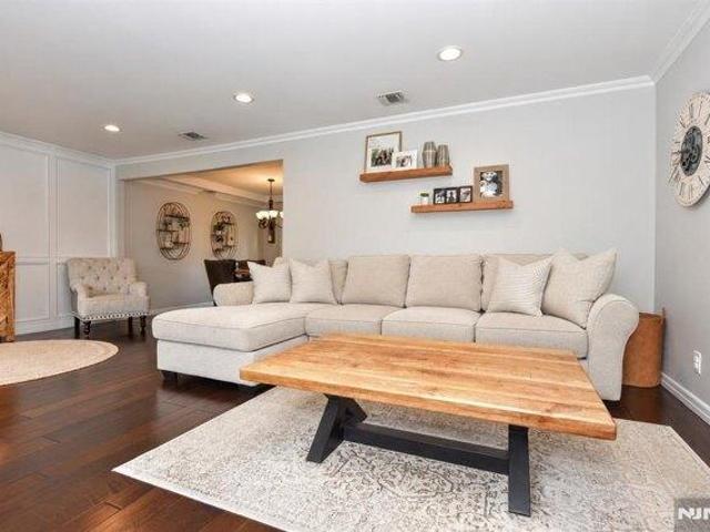 house with 3 bedroom, Waldwick NJ ES105662544
