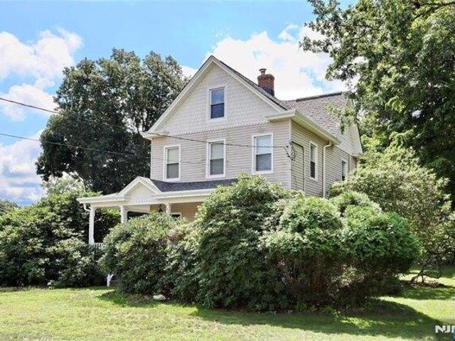 house with 3 bedroom, Waldwick NJ ES105693814