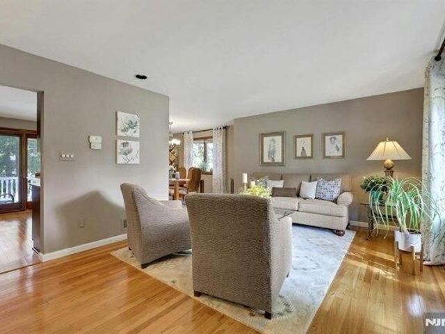house with 3 bedroom, Waldwick NJ ES105632508