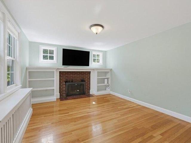 house with 3 bedroom, Walpole MA ES105613630