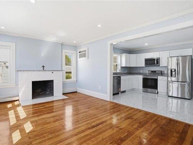 house with 3 bedroom, Warwick RI ES105428005
