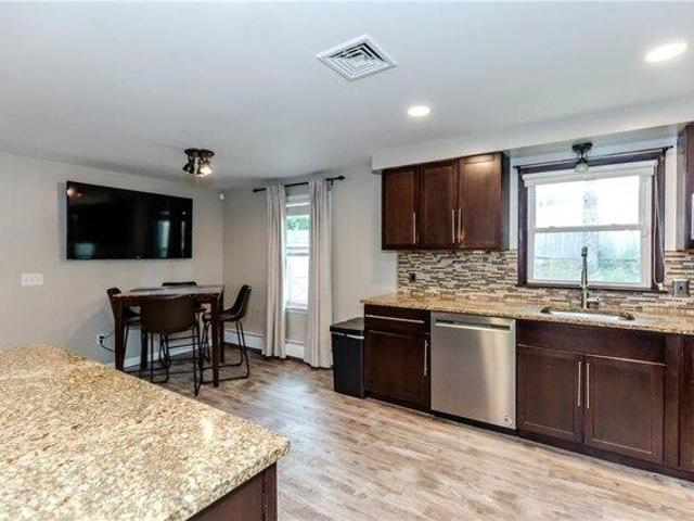 house with 3 bedroom, Warwick RI ES105439336