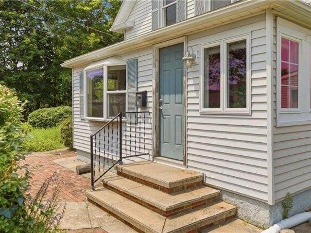 house with 3 bedroom, Warwick RI ES105576490