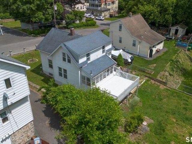 house with 3 bedroom, Waterbury CT ES104607422