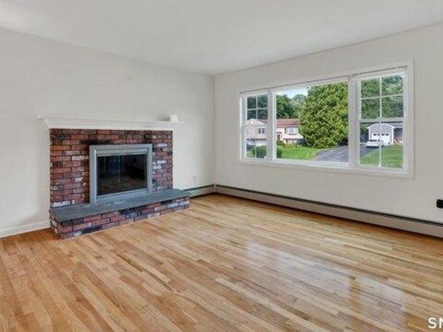 house with 3 bedroom, Waterford CT ES104921040