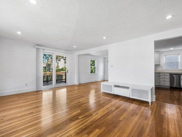 house with 3 bedroom, Watertown MA ES105632975
