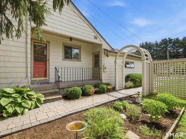 house with 3 bedroom, West Hartford CT ES105576283