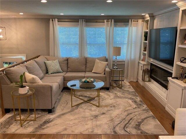 house with 3 bedroom, West Warwick RI ES105511832