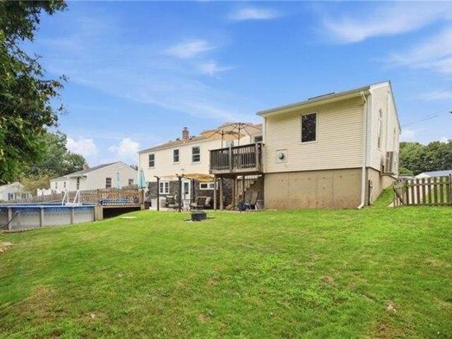 house with 3 bedroom, West Warwick RI ES105613822
