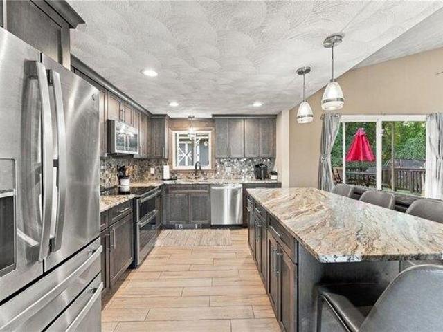 house with 3 bedroom, West Warwick RI ES105614562