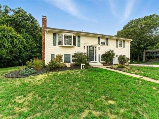 house with 3 bedroom, West Warwick RI ES105614139