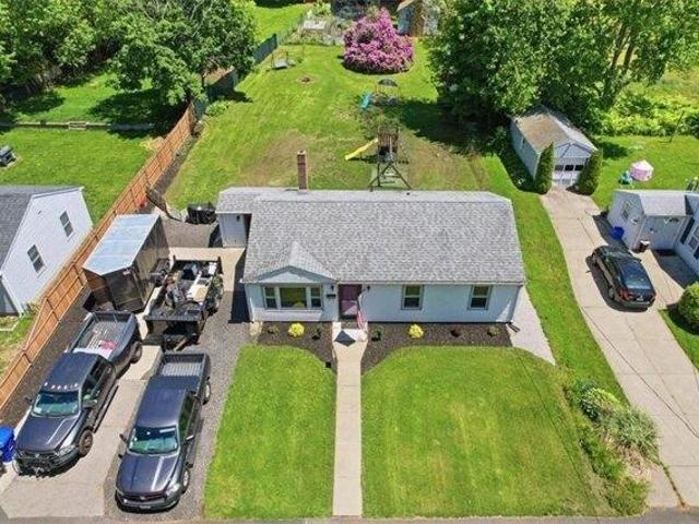 house with 3 bedroom, West Warwick RI ES105753568
