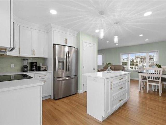 house with 3 bedroom, Westerly RI ES105535548