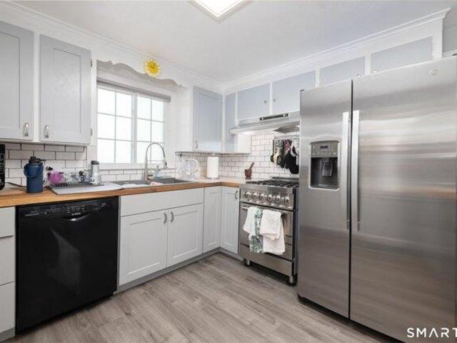house with 3 bedroom, Wethersfield CT ES105588516
