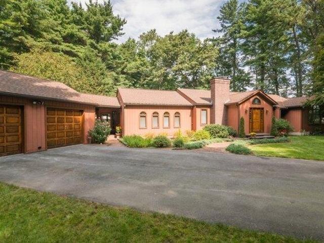 house with 3 bedroom, Whately MA ES105353252
