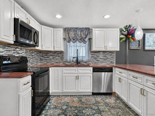 house with 3 bedroom, Wheatley Heights NY ES105320283