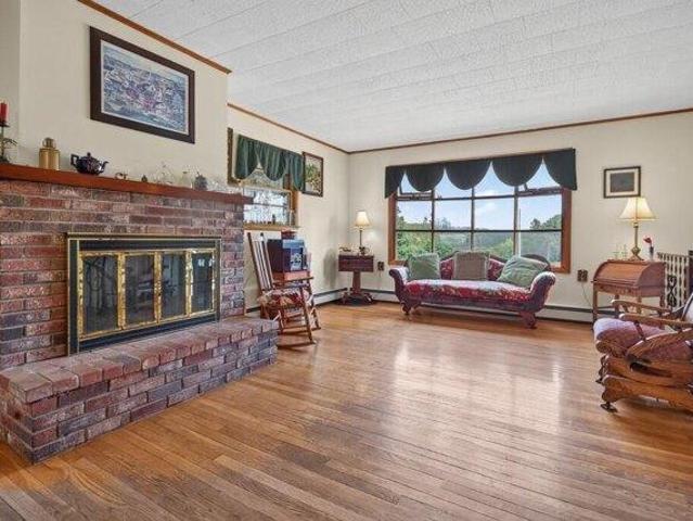 house with 3 bedroom, Winterport ME ES105889436