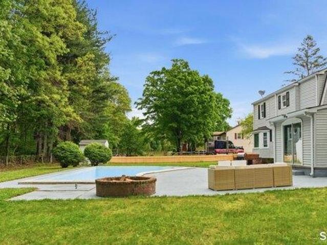 house with 3 bedroom, Windsor CT ES105233800