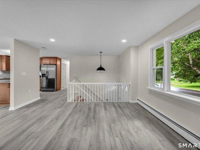 house with 3 bedroom, Windsor CT ES105274329