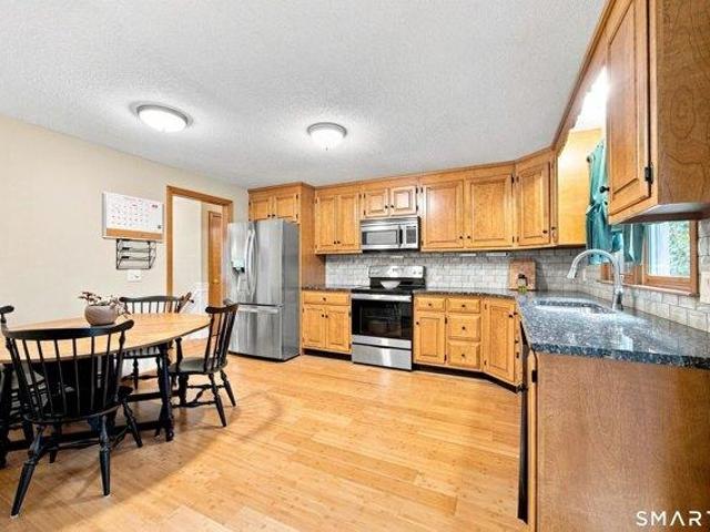 house with 3 bedroom, Windsor Locks CT ES105403629