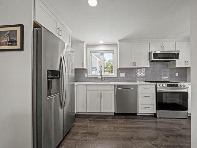 house with 3 bedroom, Woburn MA ES105553383