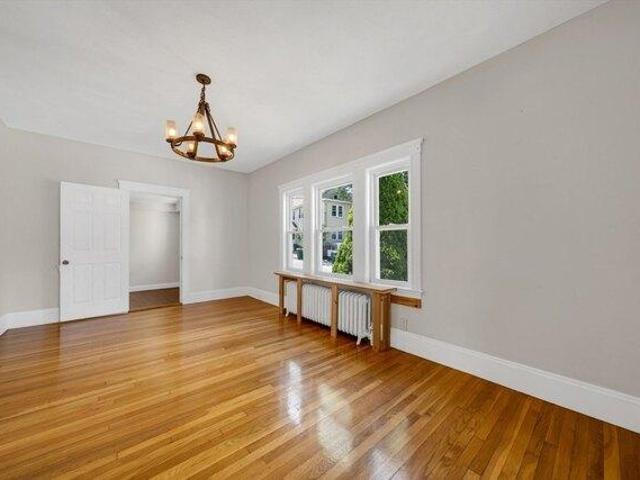 house with 3 bedroom, Woburn MA ES105562126