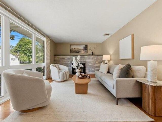 house with 3 bedroom, Woburn MA ES105350639