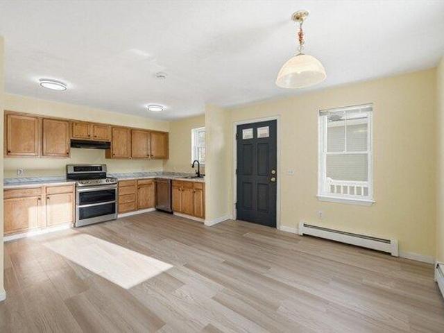 house with 3 bedroom, Worcester MA ES104446215