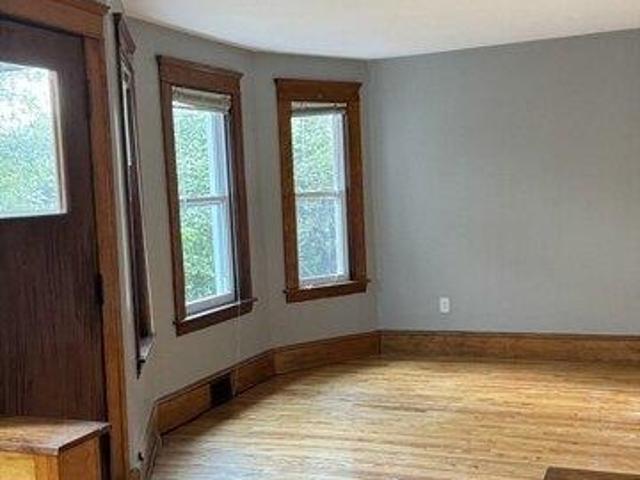 house with 3 bedroom, Worcester MA ES104512869