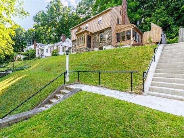 house with 3 bedroom, Worcester MA ES105417186