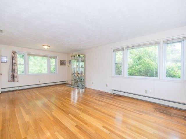 house with 3 bedroom, Worcester MA ES105351233