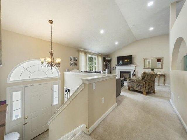 house with 3 bedroom, Worcester MA ES105386773