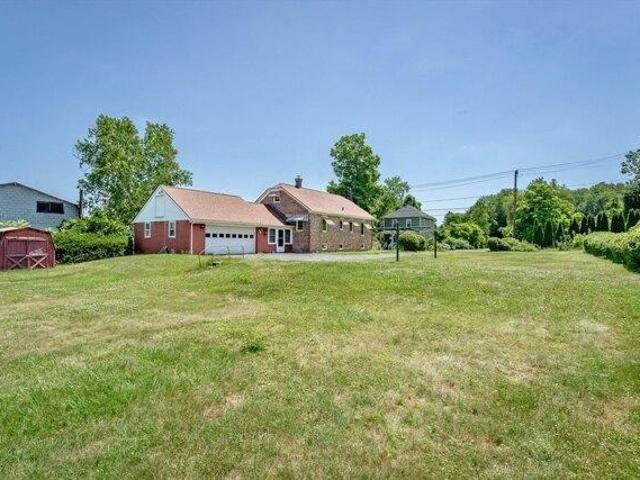 house with 3 bedroom, Agawam MA ES104571337