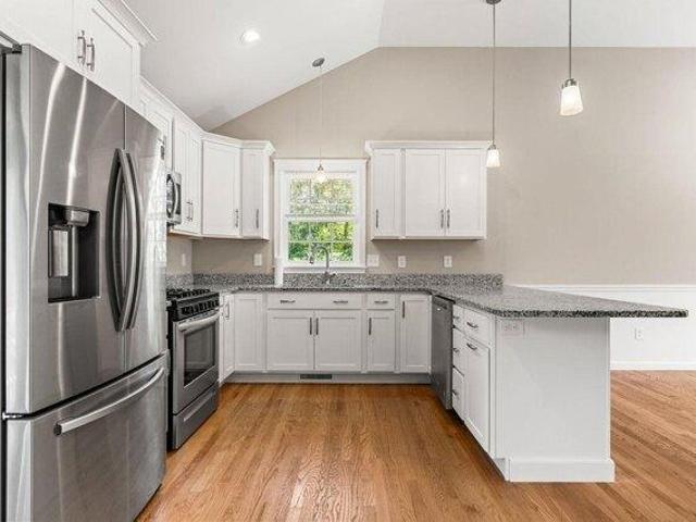house with 3 bedroom, Allenstown NH ES105364566