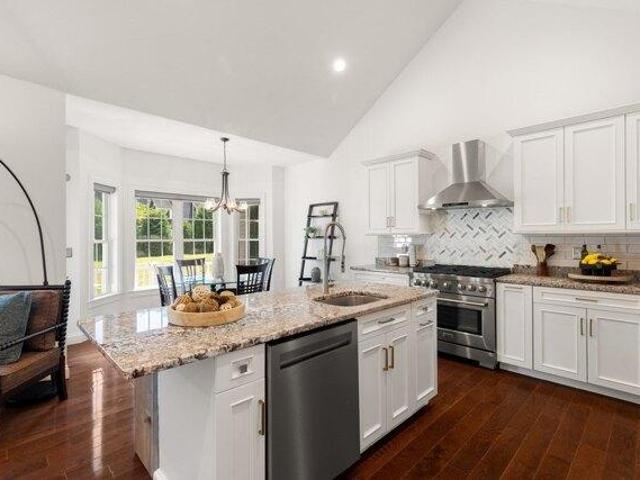 house with 3 bedroom, Attleboro MA ES105514603