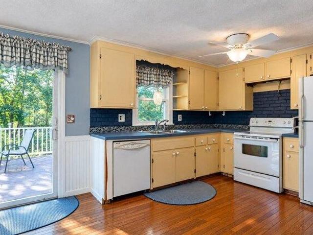 house with 3 bedroom, Attleboro MA ES105611066