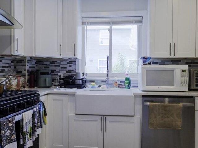 house with 3 bedroom, Attleboro MA ES105612989