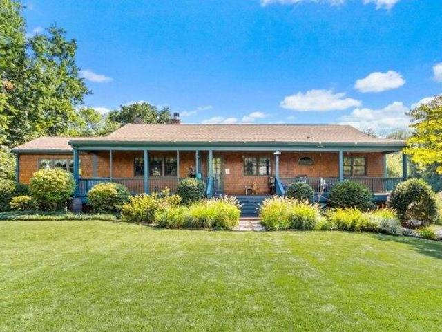 house with 3 bedroom, Attleboro MA ES105383213