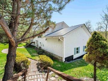 house with 3 bedroom, Barre VT ES103430923