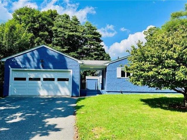 house with 3 bedroom, Barrington RI ES105547699