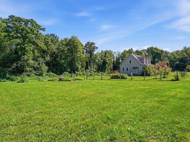 house with 3 bedroom, Belchertown MA ES105257382