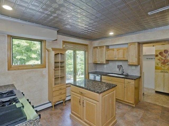 house with 3 bedroom, Belchertown MA ES105351723
