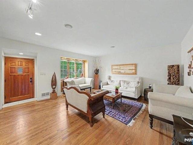 house with 3 bedroom, Bergenfield NJ ES105535146