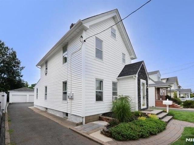 house with 3 bedroom, Bergenfield NJ ES105693914