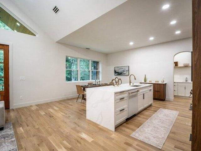 house with 3 bedroom, Bernardston MA ES105340950
